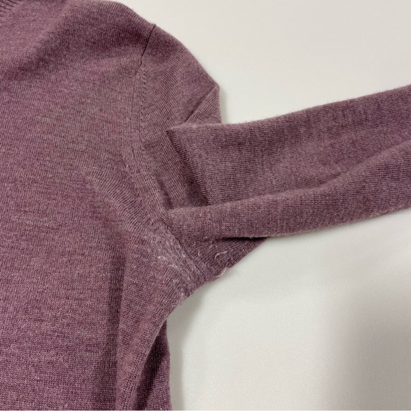 Banana Republic men’s merino wool v-neck sweater - Picture 3 of 6